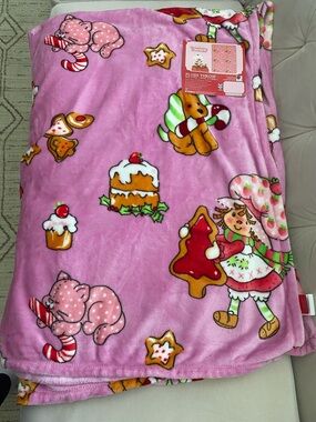 Strawberry Shortcake Plush Throw Blanket